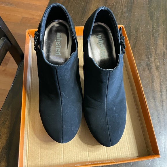 Women’s unlisted ankle shoes size 7. - Picture 9 of 11